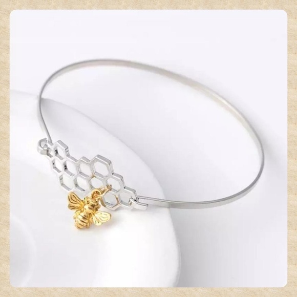 Honeycomb Bracelet with Bee Charm - Picture 2 of 2